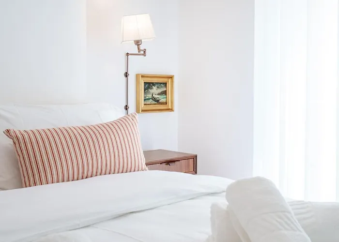 Charming Apartment-1 Minute To The *