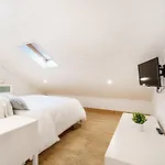 Charming Apartment-1 Minute To The